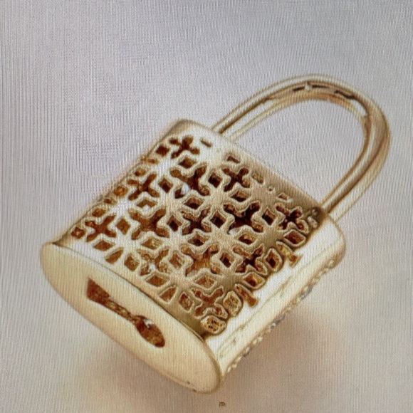 Gold Tone Elegant Padlock Charm with 18in Chain Necklace - Picture 9 of 13